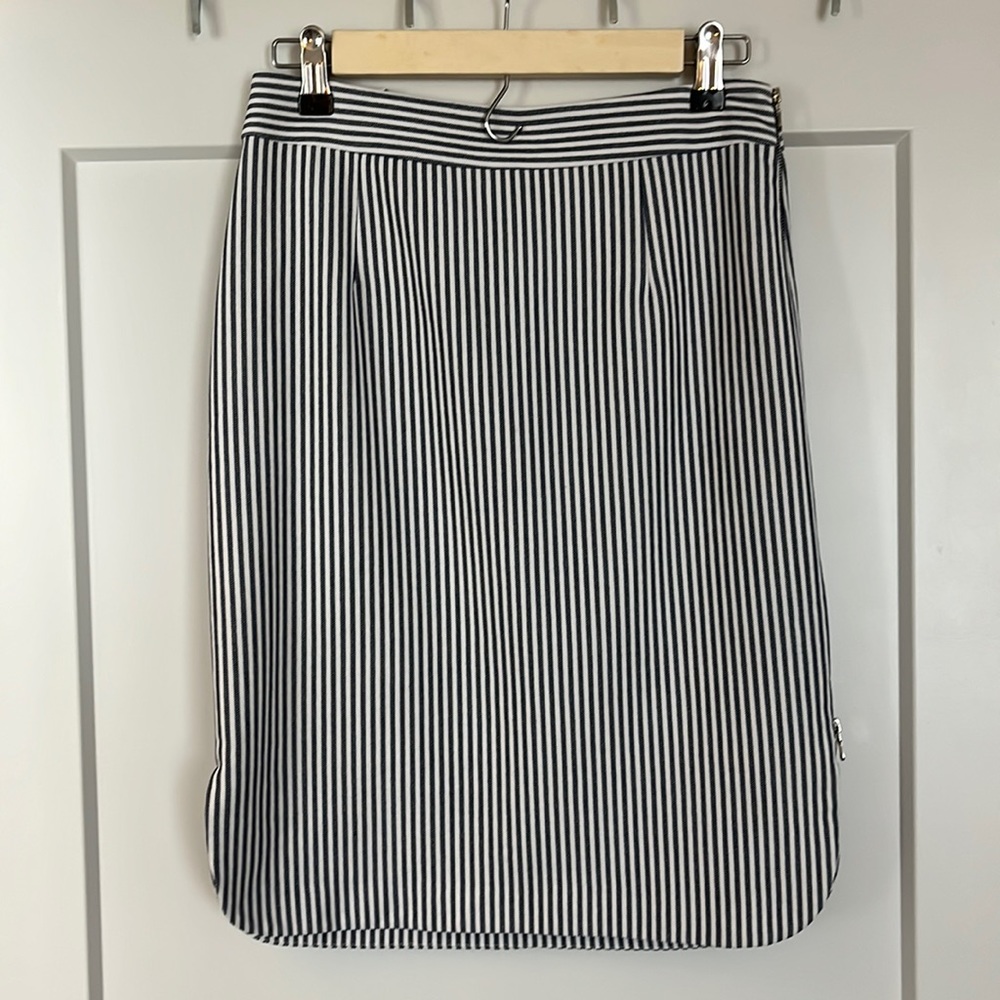 Antonio Melani Seersucker blue white stripe pencil skirt zipper detail. …